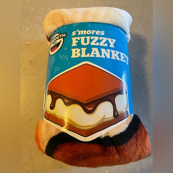BigMouth Inc. S’mores Blanket - 5 foot Super Soft Fuzzy Throw Blanket - Picture 5 of 8